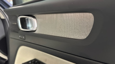 Volvo XC40 2.0 B4P Ultra Bright 5dr Auto Petrol Estate